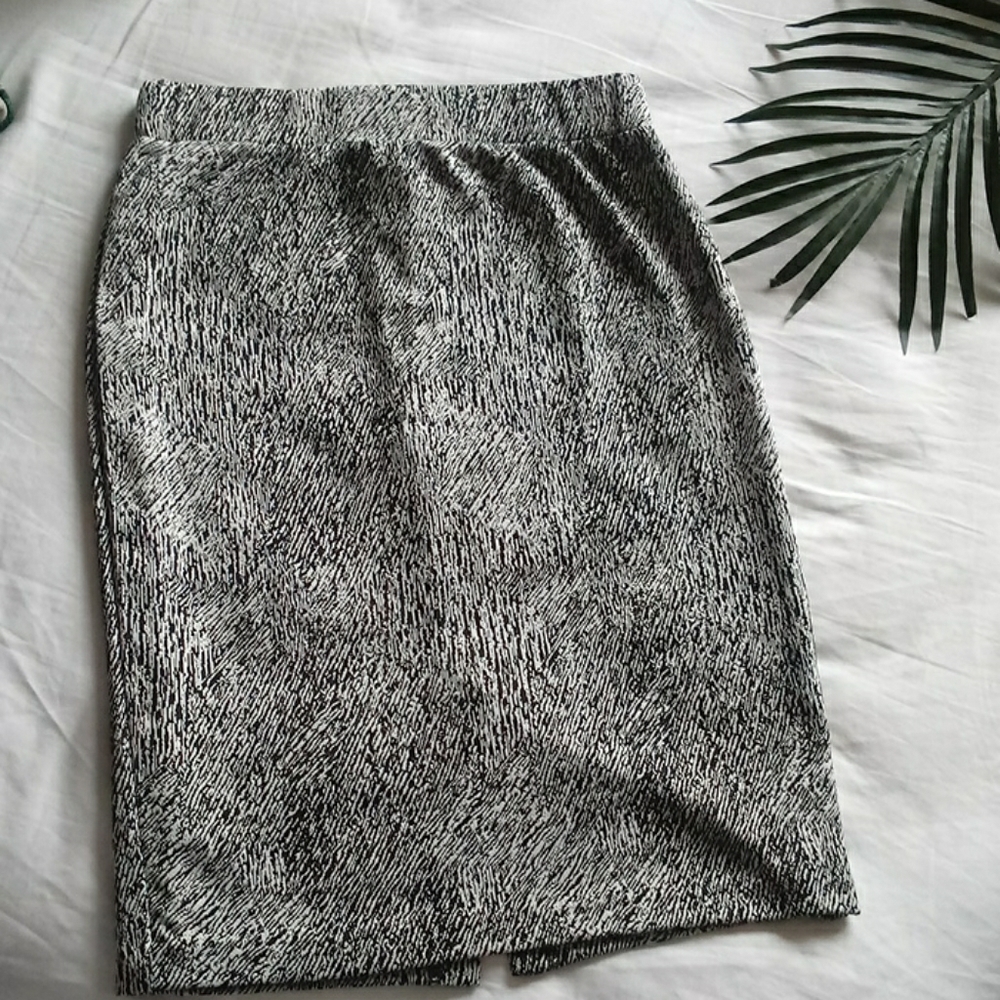 Black and white print pencil skirt